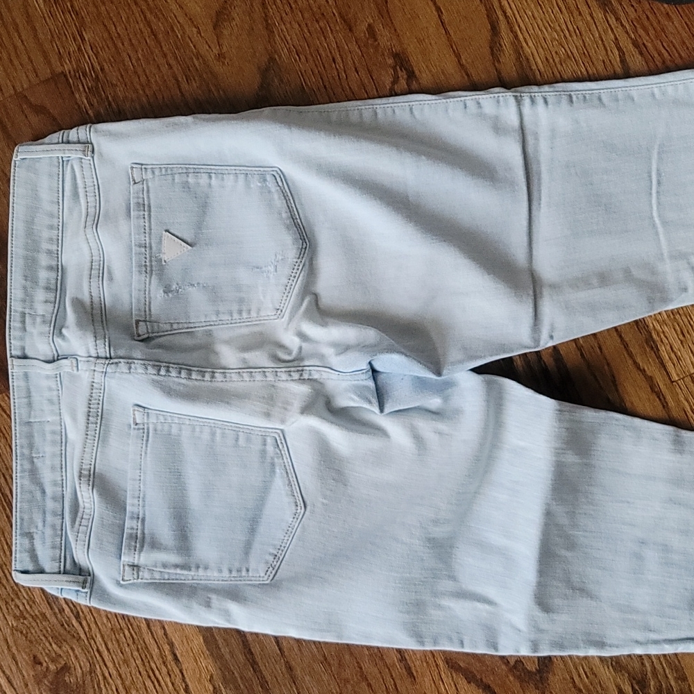 Guess light washed capris - Picture 8 of 8